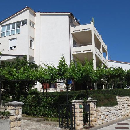 Zimmer F2 Apartment Pula Bagian luar foto