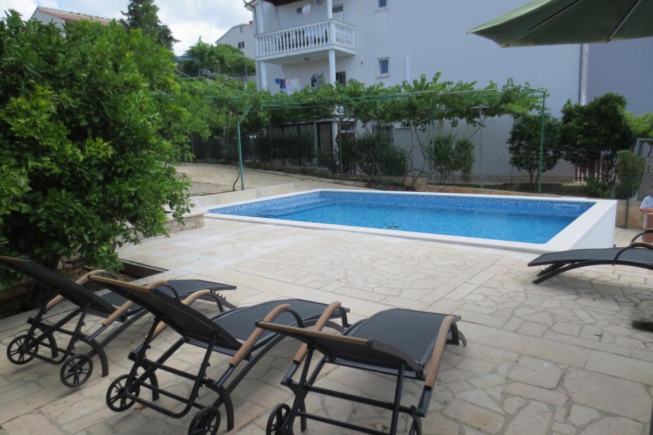Zimmer F2 Apartment Pula Bagian luar foto