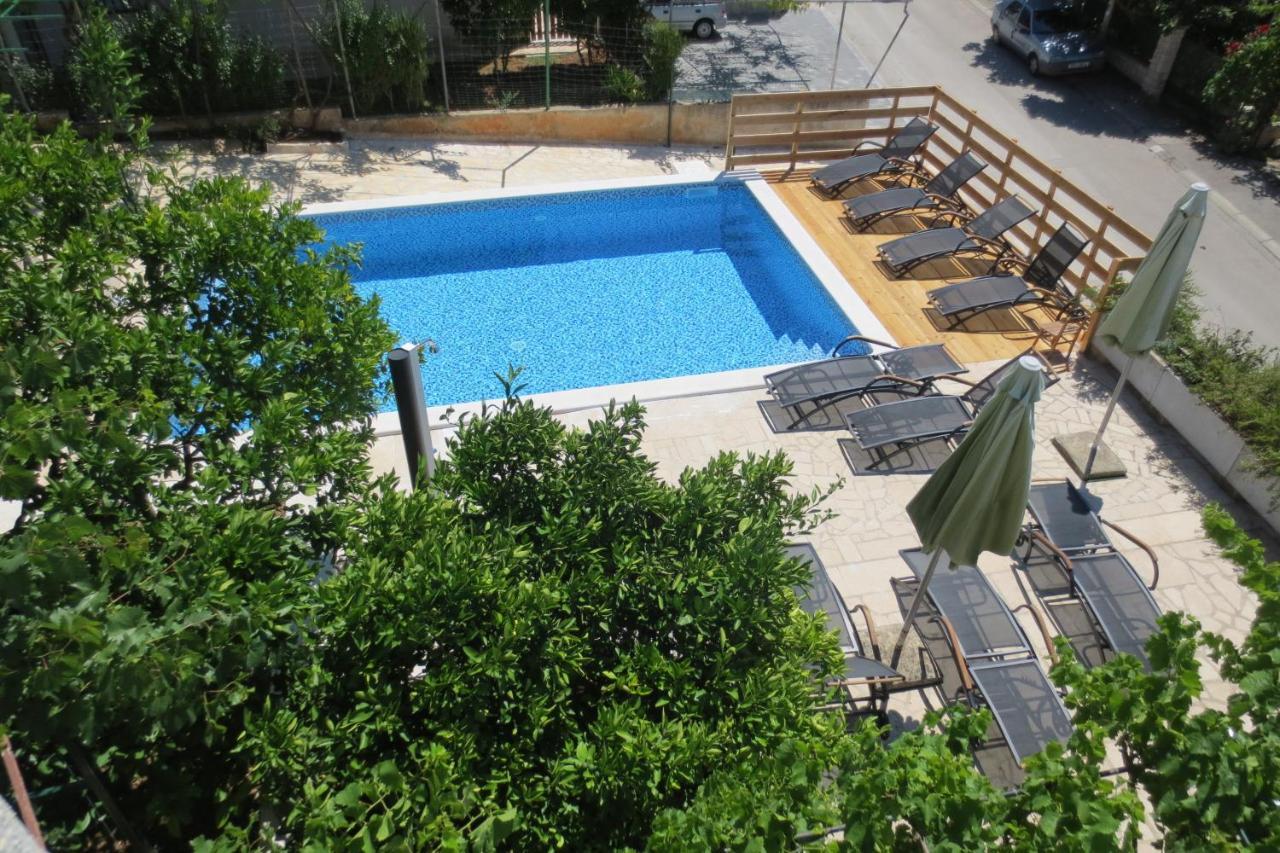 Zimmer F2 Apartment Pula Bagian luar foto