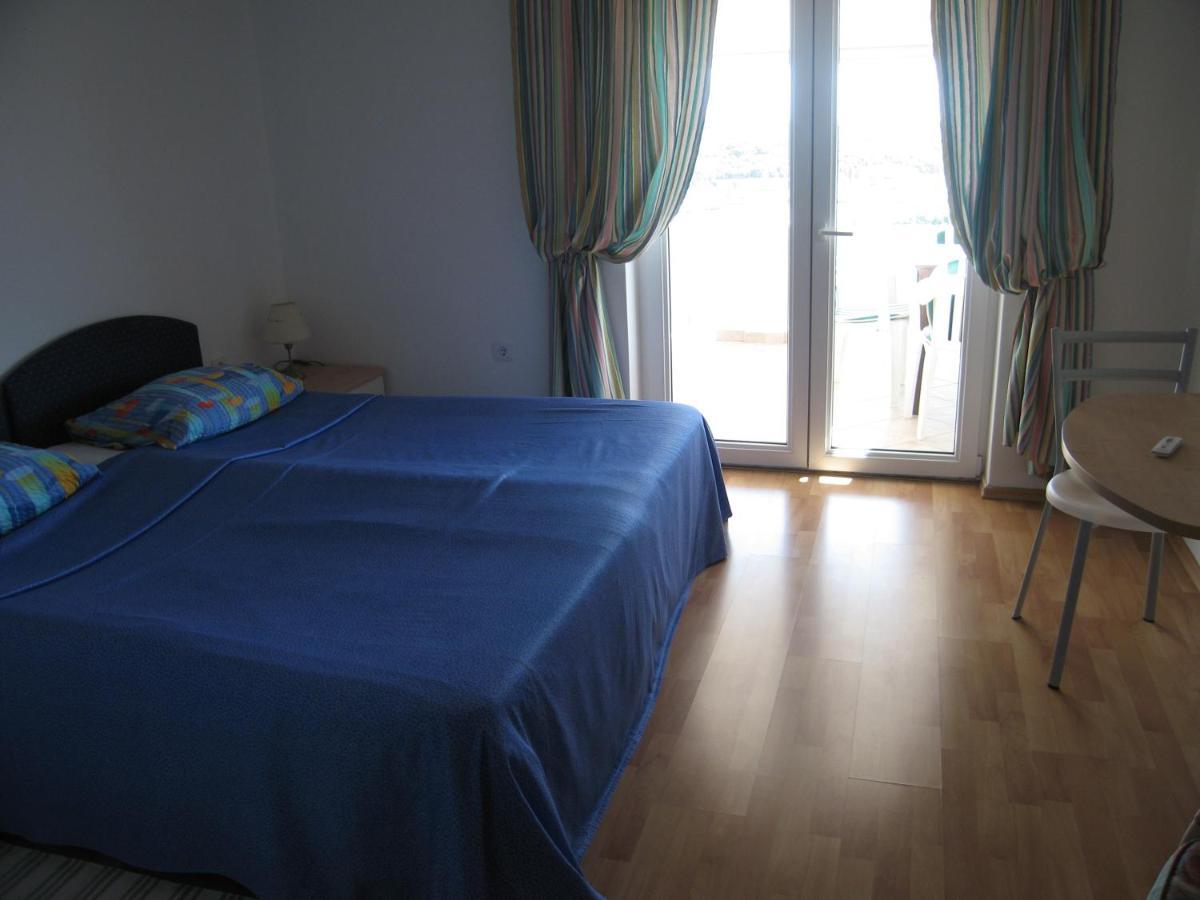 Zimmer F2 Apartment Pula Bagian luar foto